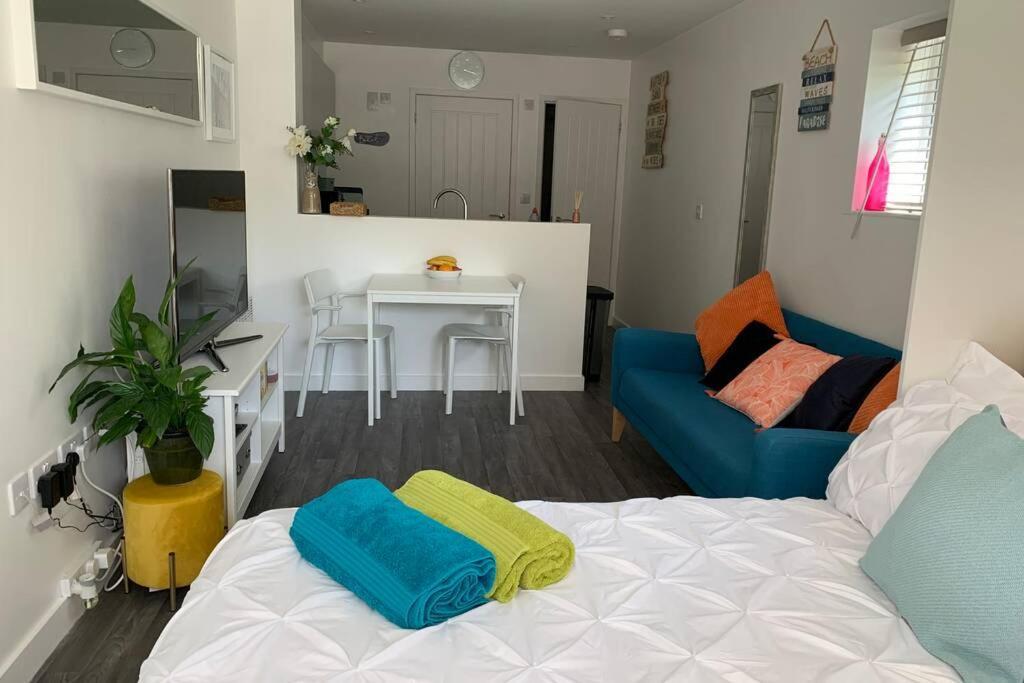 Bournemouth Nr Town Beach Train Coach Shops Lovely Entire Apartment Allows Quiet Good Dogs Exteriör bild