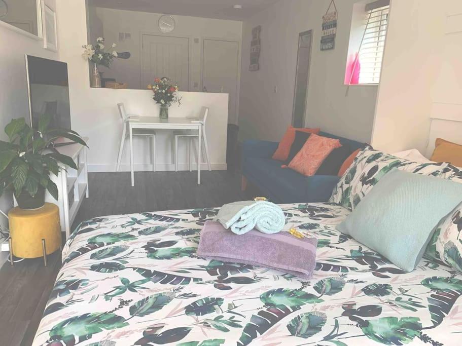 Bournemouth Nr Town Beach Train Coach Shops Lovely Entire Apartment Allows Quiet Good Dogs Exteriör bild